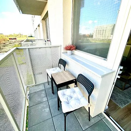 S Klimatizaciou A Balkonom Pri Letisku Bts Apartament