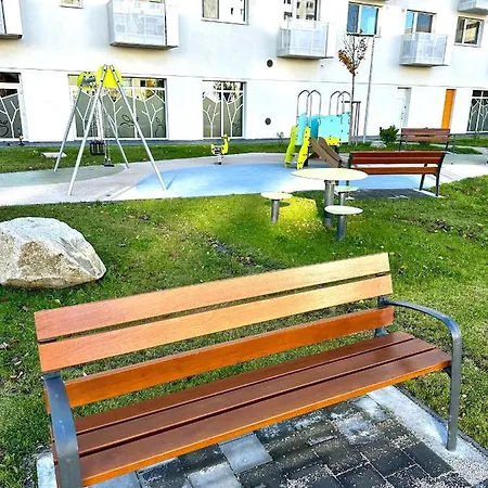 Daire S Klimatizaciou A Balkonom Pri Letisku Bts