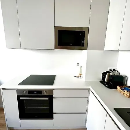 S Klimatizaciou A Balkonom Pri Letisku Bts Appartement Bratislava