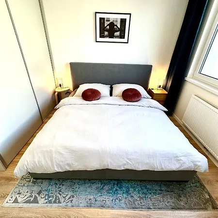 S Klimatizaciou A Balkonom Pri Letisku Bts * Bratislava