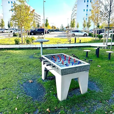 S Klimatizaciou A Balkonom Pri Letisku Bts Apartmán *