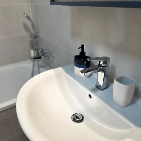 Apartment S Klimatizaciou A Balkonom Pri Letisku Bts Bratislava