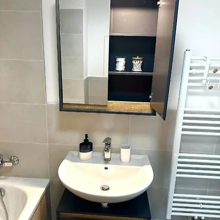 S Klimatizaciou A Balkonom Pri Letisku Bts