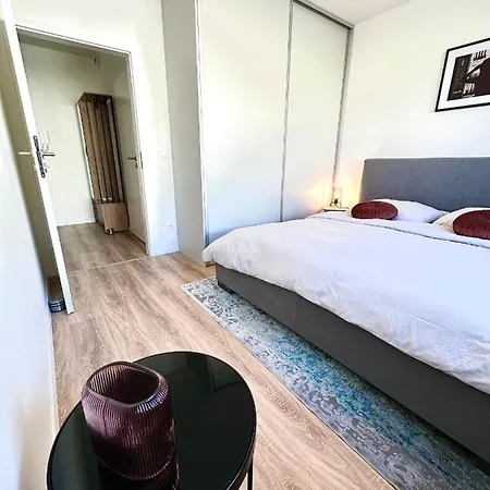 Appartement S Klimatizaciou A Balkonom Pri Letisku Bts