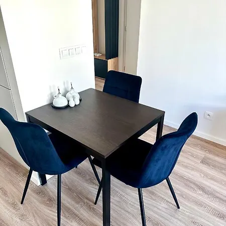 Apartment S Klimatizaciou A Balkonom Pri Letisku Bts Bratislava