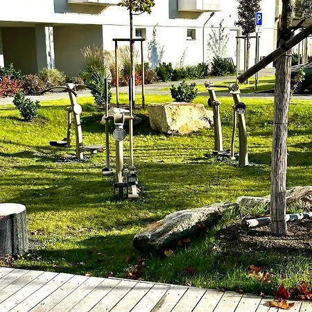 S Klimatizaciou A Balkonom Pri Letisku Bts Apartament