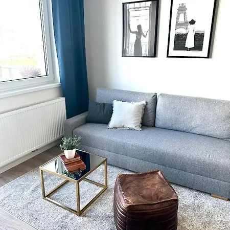 S Klimatizaciou A Balkonom Pri Letisku Bts Bratislava