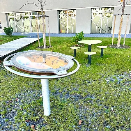 Apartment S Klimatizaciou A Balkonom Pri Letisku Bts *