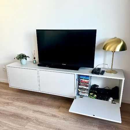 S Klimatizaciou A Balkonom Pri Letisku Bts Bratislava