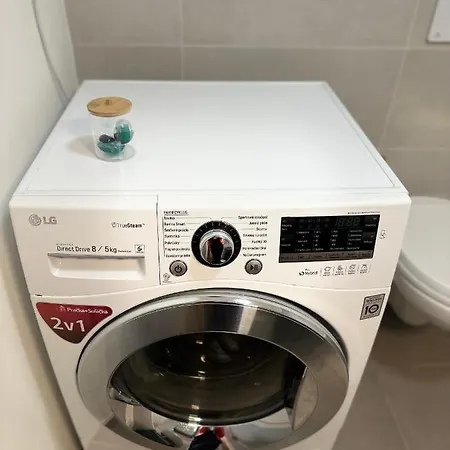 S Klimatizaciou A Balkonom Pri Letisku Bts Apartmán *