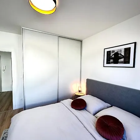 S Klimatizaciou A Balkonom Pri Letisku Bts Apartment *