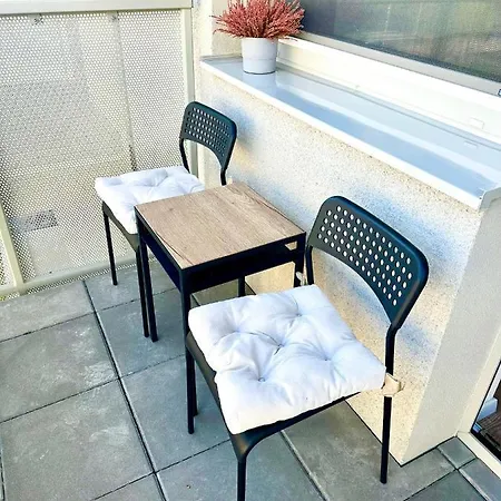 Apartament S Klimatizaciou A Balkonom Pri Letisku Bts