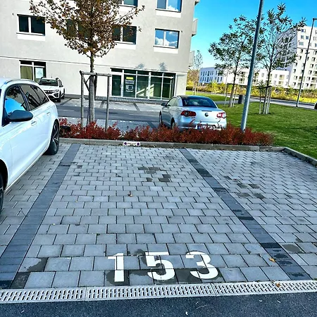 S Klimatizaciou A Balkonom Pri Letisku Bts Apartment *