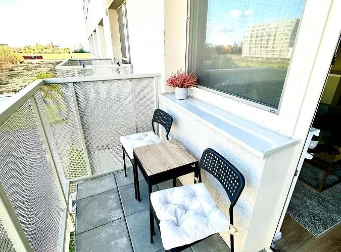 S Klimatizáciou A Balkónom Pri Letisku Bts Appartamento