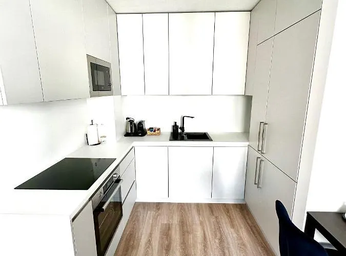 S Klimatizáciou A Balkónom Pri Letisku Bts Appartamento