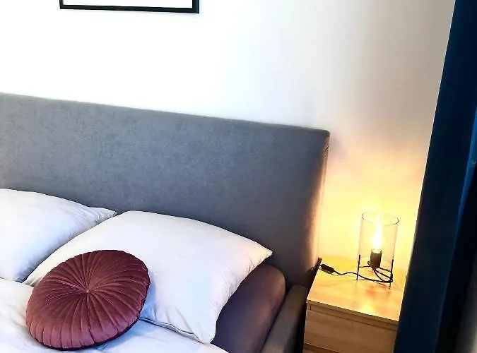 S Klimatizáciou A Balkónom Pri Letisku Bts