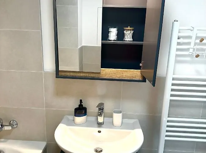 S Klimatizáciou A Balkónom Pri Letisku Bts