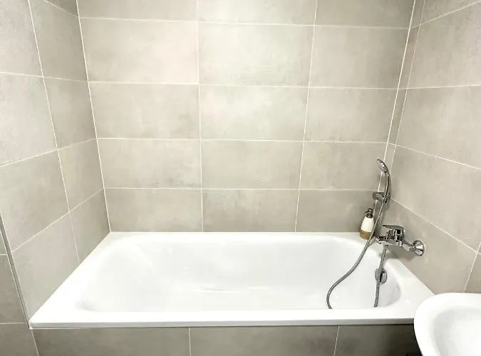 Appartamento S Klimatizáciou A Balkónom Pri Letisku Bts *