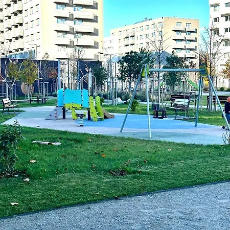 S Klimatizaciou A Balkonom Pri Letisku Bts Μπρατισλάβα