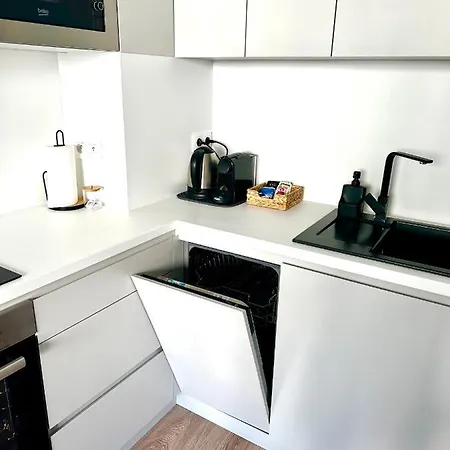 S Klimatizaciou A Balkonom Pri Letisku Bts * ブラチスラヴァ