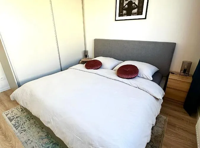 S Klimatizaciou A Balkonom Pri Letisku Bts Apartament *