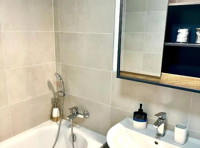 Apartament S Klimatizaciou A Balkonom Pri Letisku Bts *