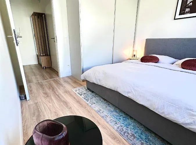 Apartament S Klimatizaciou A Balkonom Pri Letisku Bts