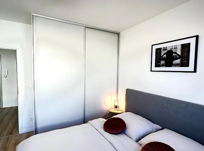 S Klimatizaciou A Balkonom Pri Letisku Bts Apartament *