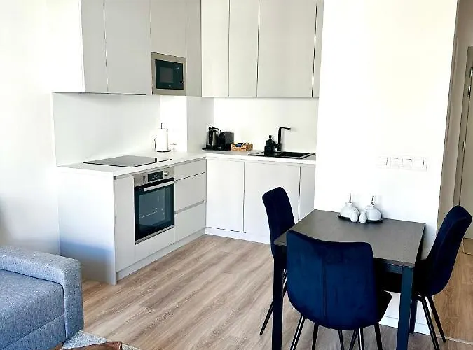 S Klimatizaciou A Balkonom Pri Letisku Bts Apartament